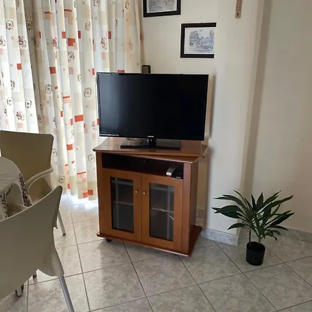 Panos Apartman *