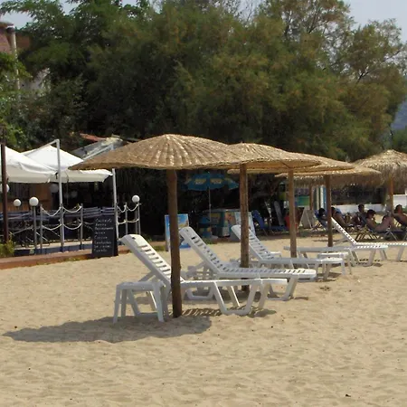 Panos Apartman *